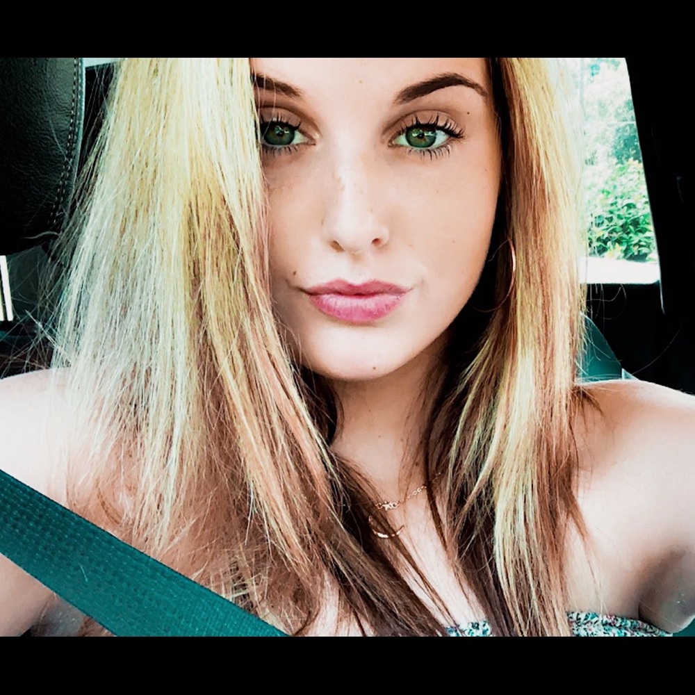 Meet your Posher, Mallory